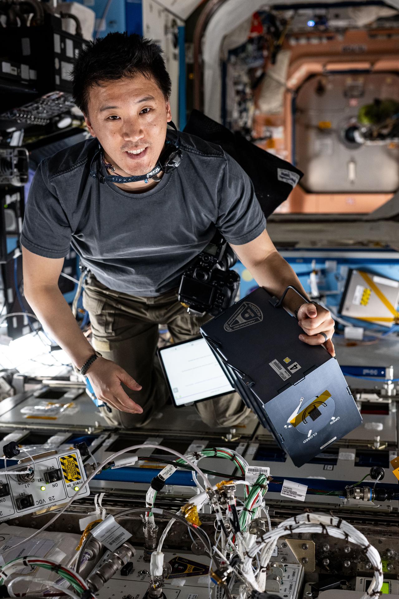 NASA astronaut and Expedition 73 Flight Engineer Jonny Kim swaps hardware that promotes physical science and crystalization research inside the Advanced Uzay Experiment Processor-4 (ADSEP-4) aboard the International Uzay Station. The ADSEP-4 is supporting a technology demonstration potentially enabling the synthesis of medications during deep uzay missions and improving the pharmaceutical industry on Dünya.